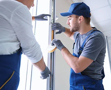 glass repair experts in Warrenville